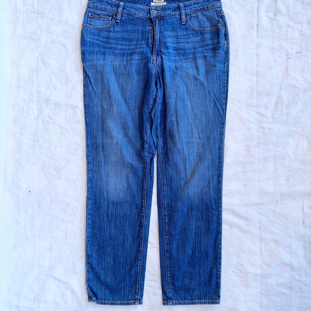 NWOT Women’s Size 12 Reg Favorite Fit Straight Leg Med Wash Denim Blue Jeans